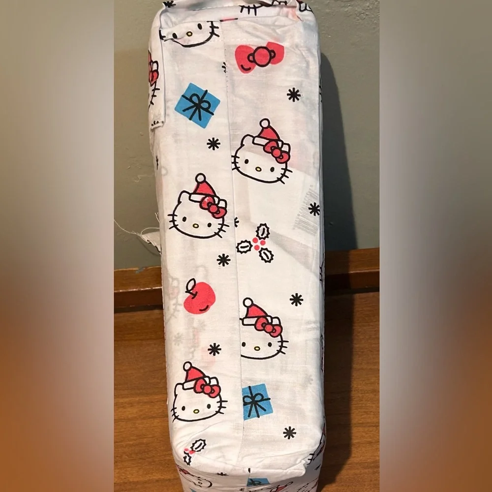 HELLO KITTY Christmas Themed 4 Piece Queen Sheet Set Made By Sanrio NWTS
